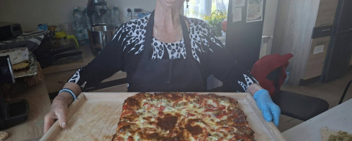 Aktywni Seniorzy ASY warsztaty  kulinarne pizza w roli głownej